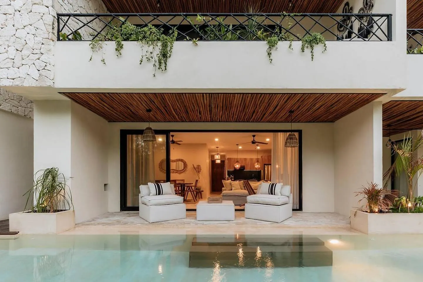 Itza Jungle Queen Swim Up With Beach Club Access Tulum